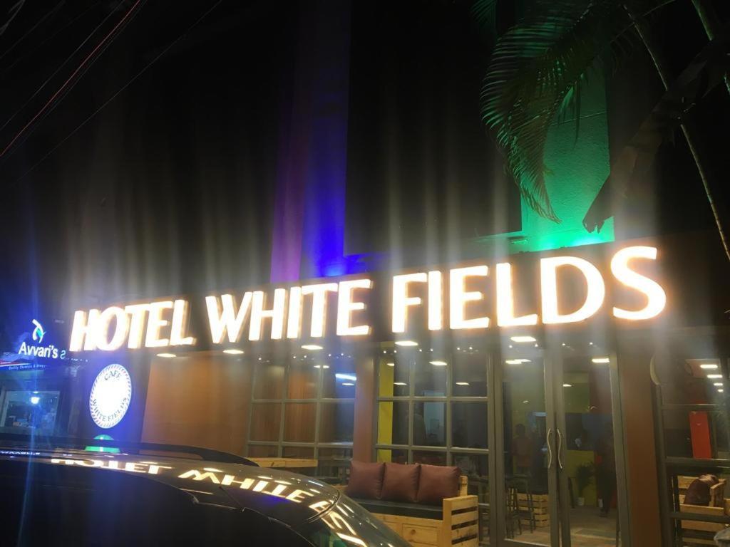 Hotel White Fields Hitec City, Гайдарабад Екстер'єр фото