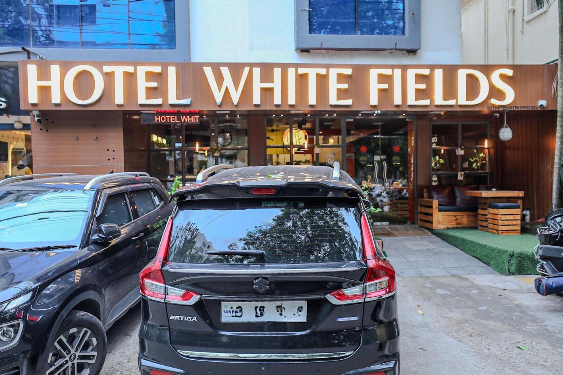 Hotel White Fields Hitec City, Гайдарабад Екстер'єр фото