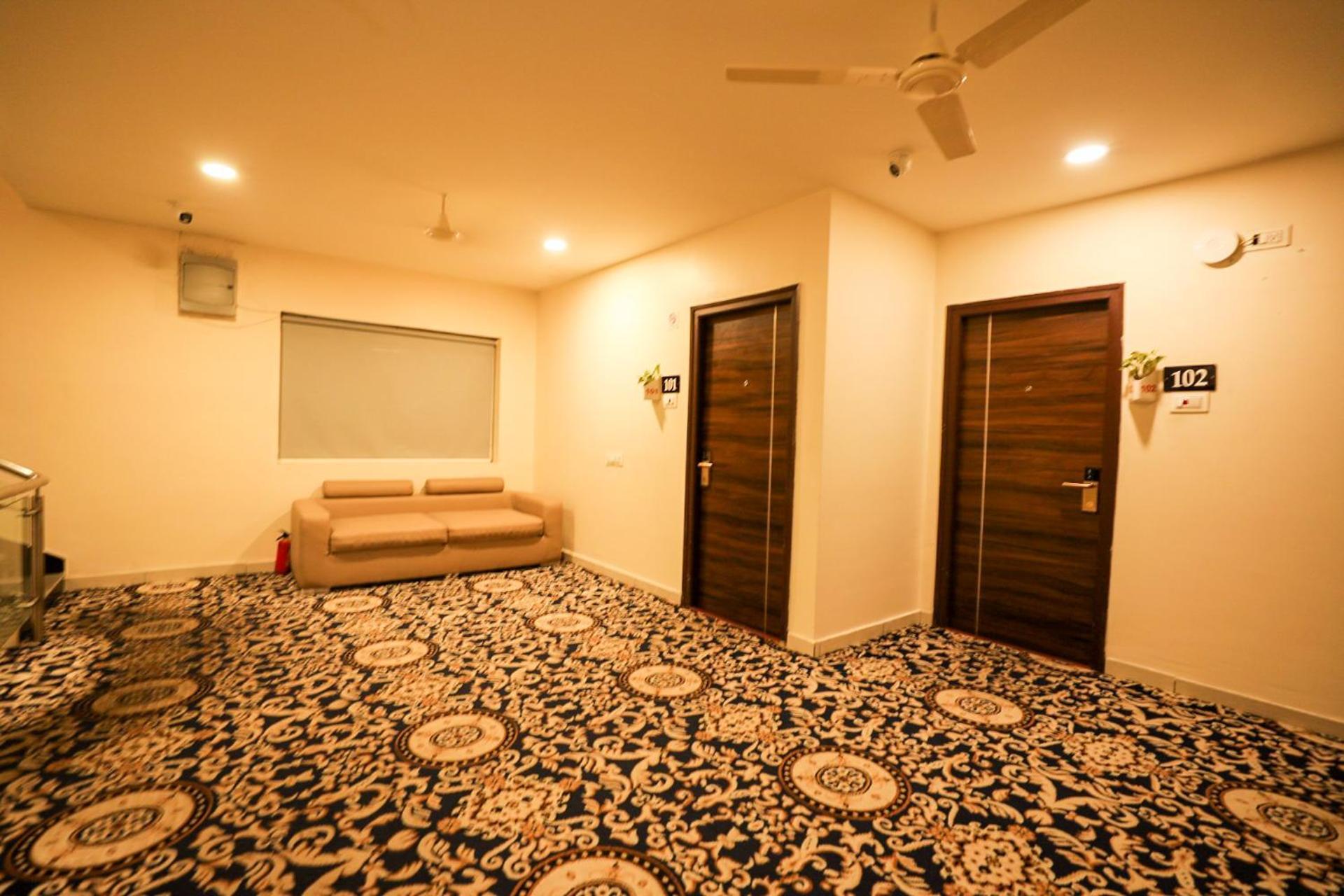 Hotel White Fields Hitec City, Гайдарабад Екстер'єр фото