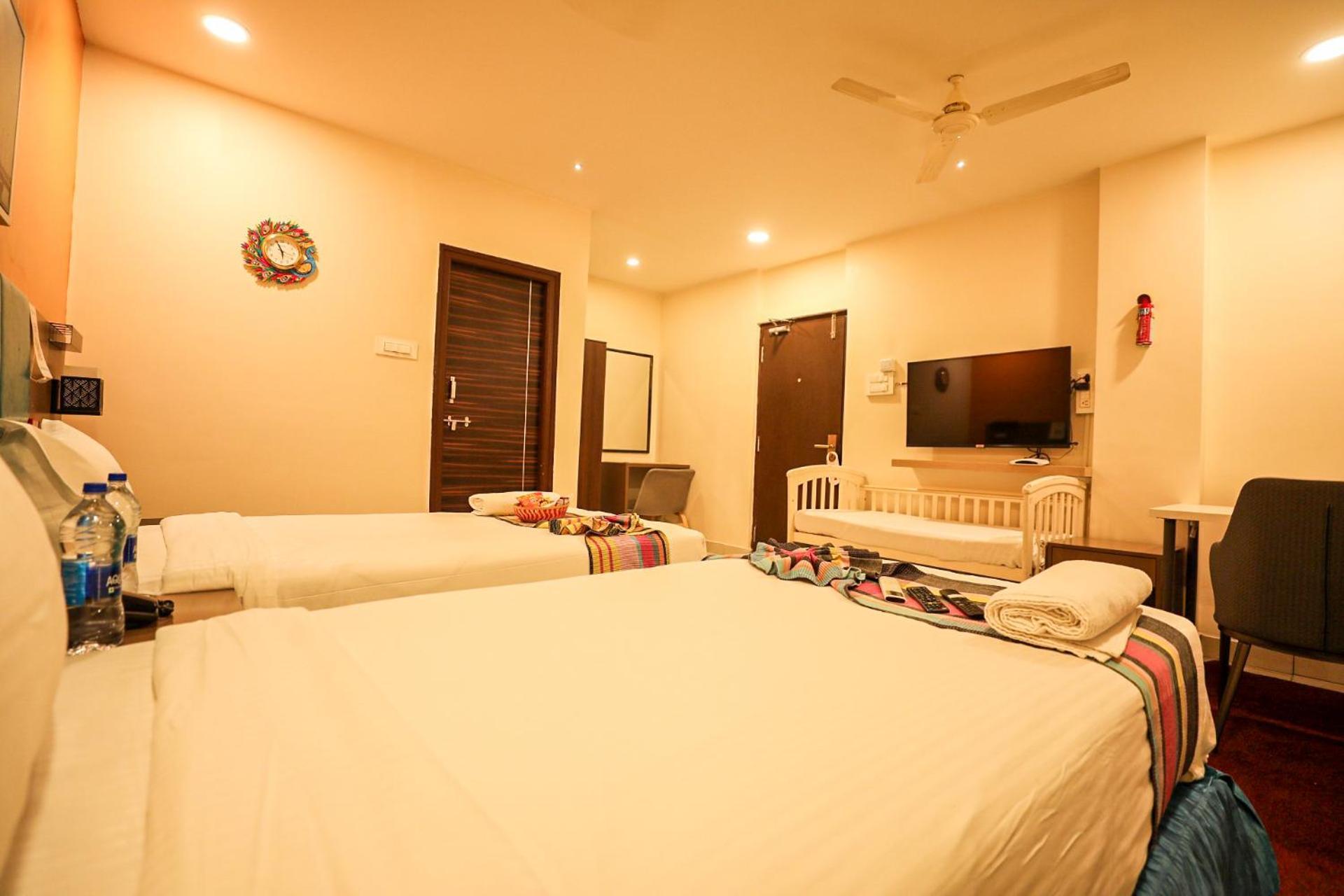 Hotel White Fields Hitec City, Гайдарабад Екстер'єр фото